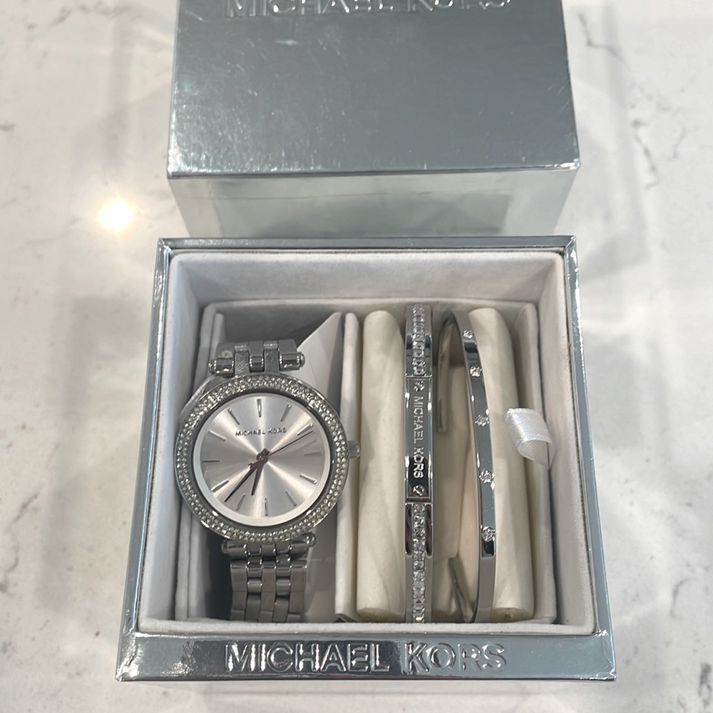 Michael Kors Watch/Bracket set